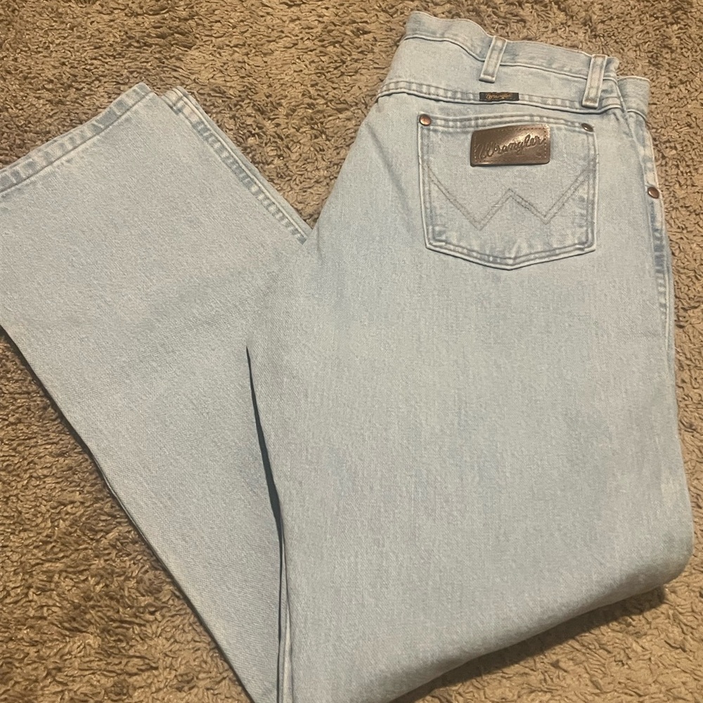 Wrangler Men's Relaxed Fit Light Blue Jeans